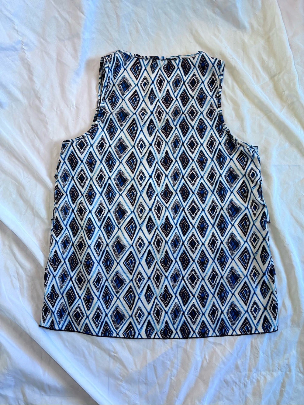 Lavish Geometric Ruffle Tank Top - Picture 4 of 4